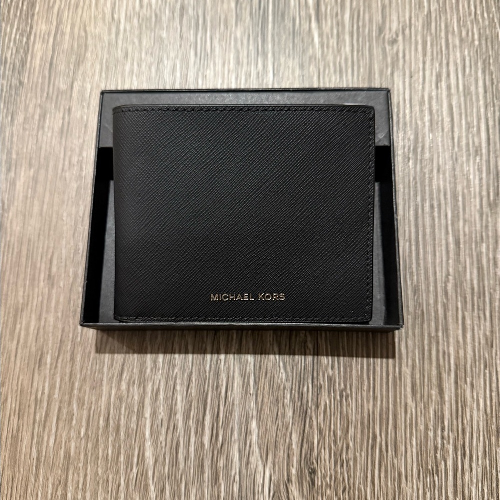 Michael Kors Slim-Bifold Wallet